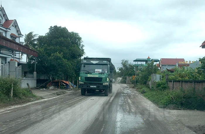 Xử lý xe quá tải qua phố Nguyễn Doãn Khâm